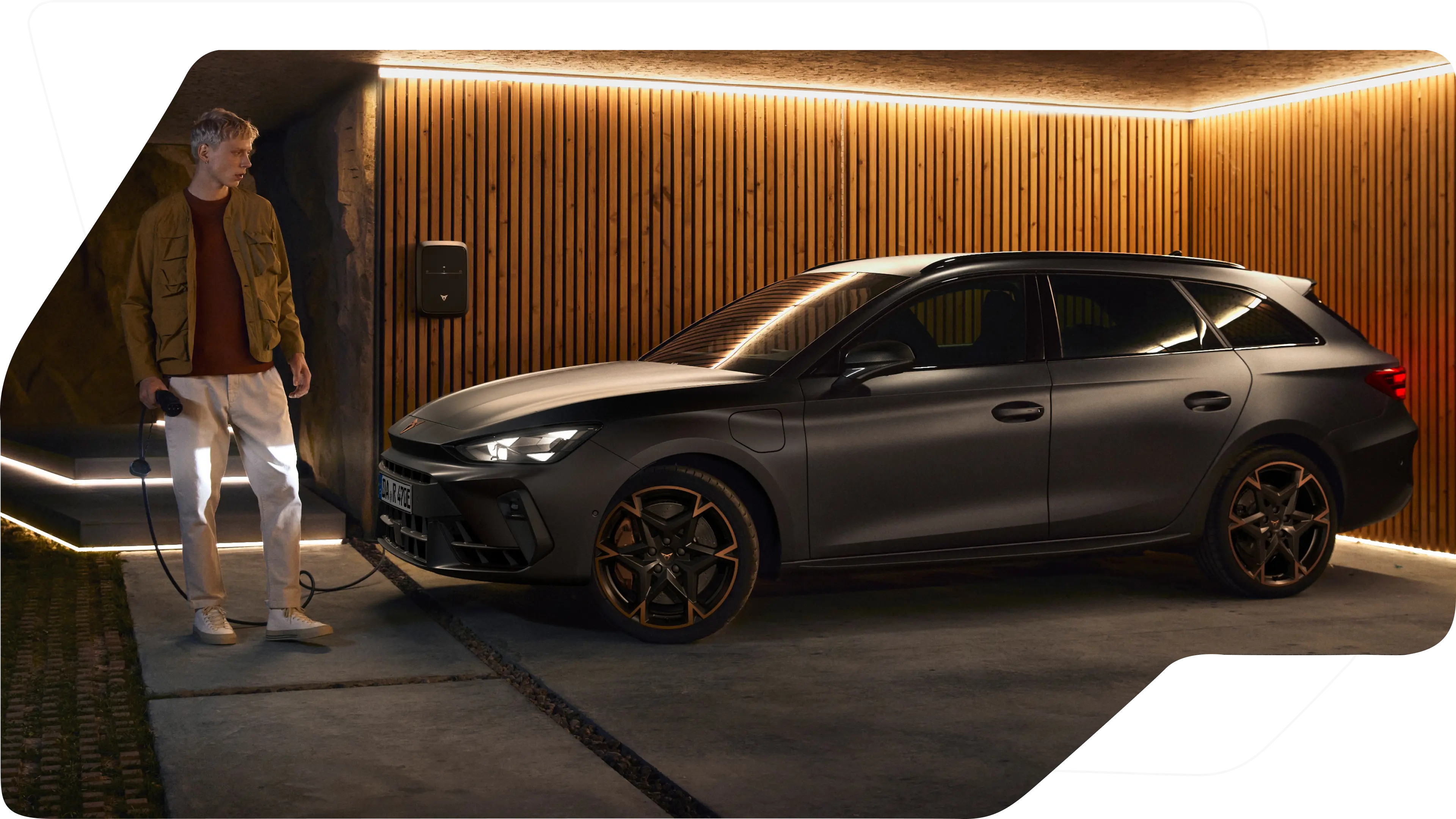 cupra-leon-st-e-ss-ci-lifestyle-201-hws-header_3840%E2%80%8A%C3%97%E2%80%8A2160
